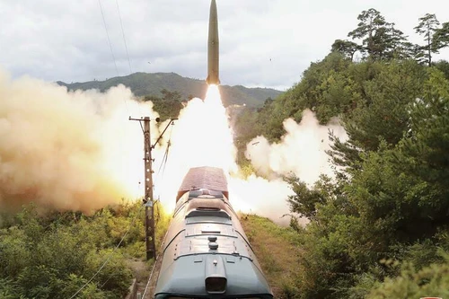 [Video] Triều Tiên bất ngờ công bố video tàu hỏa phóng tên lửa đạn đạo