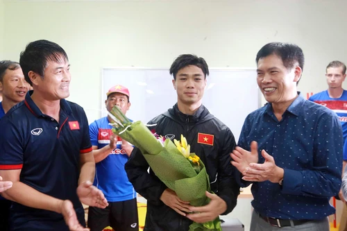 Trưởng đoàn Việt Nam mong thầy trò Công Phượng đá sòng phẳng, cởi mở