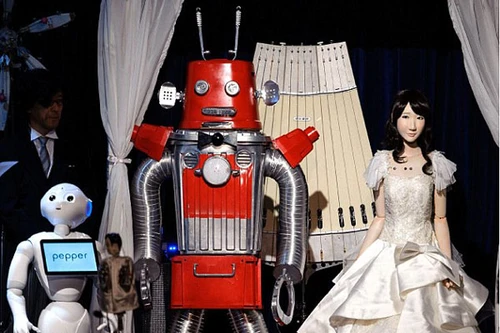 Tròn mắt xem đám cưới robot đầu tiên trên thế giới tại Nhật Bản