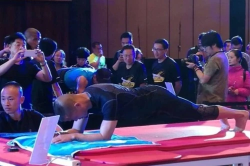 Lính đặc nhiệm Trung Quốc lập kỷ lục "plank" suốt 8 giờ