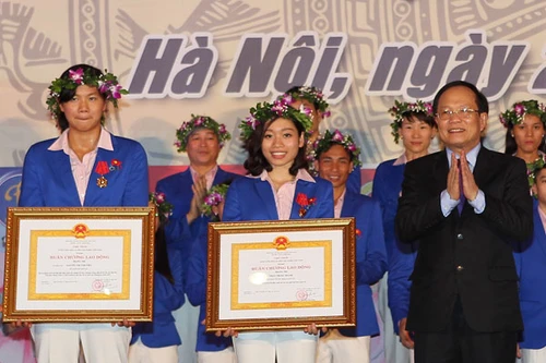 Ánh Viên và Hà Thanh vinh dự được nhận Huân chương Lao động hạng Nhì