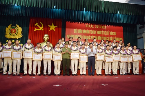 Những bông hoa đẹp của lực lượng công an Thủ đô