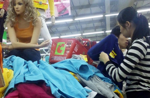 Hàng hiệu - Đìu hiu chợ chiều