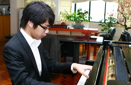 Tài năng piano trẻ Nguyễn Việt Trung: Nên gọi em là nghệ sĩ!