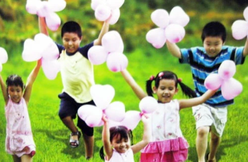 Trăng tròn trong mắt ai? 