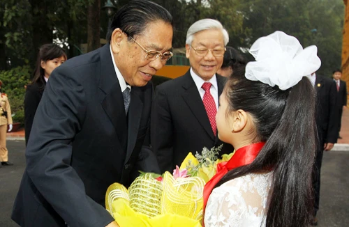 Tình đoàn kết Việt - Lào đời đời bền vững