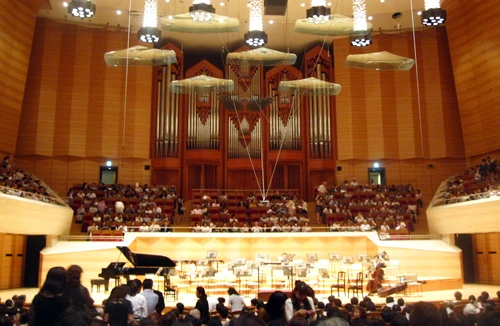 Mê hoặc khán phòng Sumida Triphony