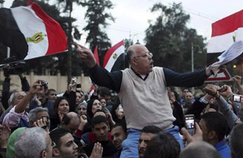 Tổng thống Ai Cập rời dinh thự vì bạo loạn 