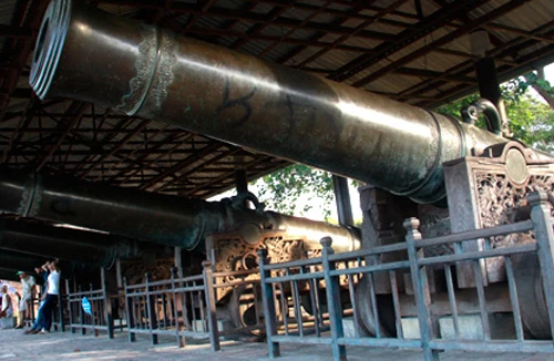 Chín vị “thần oai vô địch” 