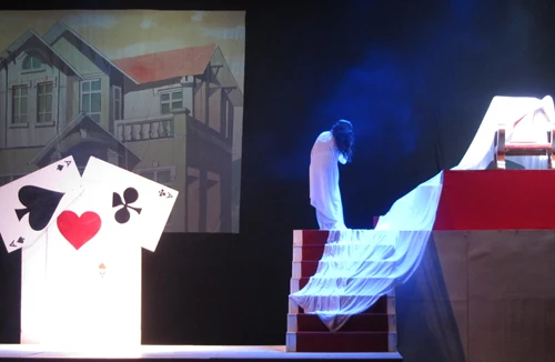 “Đường đua trong bóng tối” 