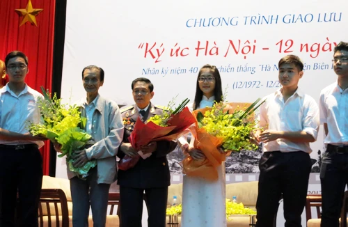 Giao lưu “Ký ức Hà Nội 12 ngày đêm” 