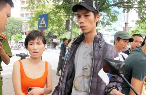 Giấu đồ nghề ma túy trong áo ngực 