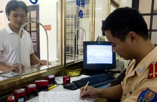 Phạt 10 triệu đồng nếu không sang tên đổi chủ phương tiện 