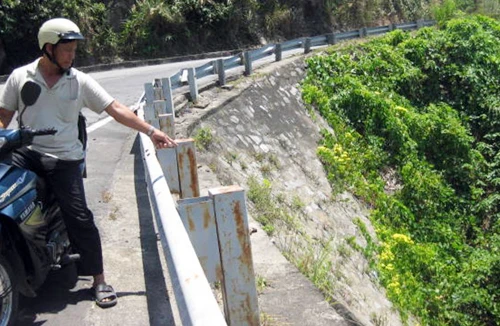 Ông “SOS“ trên đỉnh đèo Hải Vân