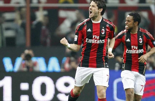 Milan bán cả Robinho và Pato 