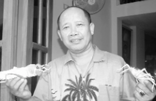 Họng tốt làm chim, họng khản làm… bò 