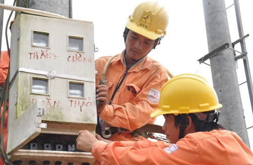 Chưa đồng tình thêm phí điều tiết điện lực 