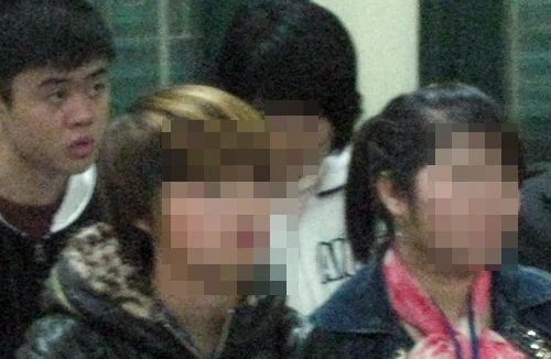 Thiếu nữ bị lừa bán làm “gái” kể tội “ma cô” 