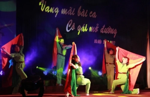 “Vang mãi bài ca cô gái mở đường” 