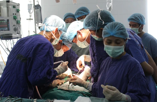 Lần đầu ghép thận không cùng huyết thống 