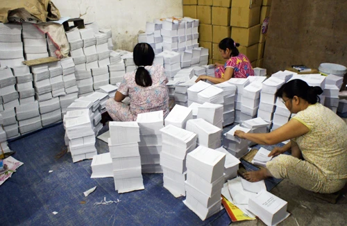 Không sống chung với sách lậu