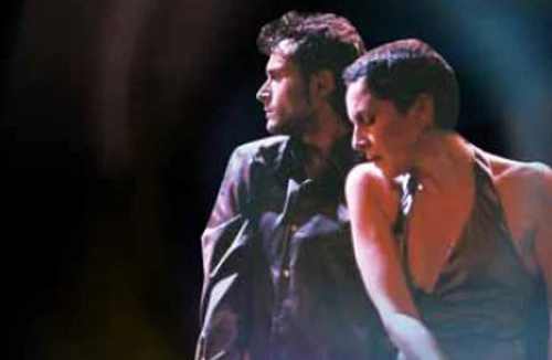 “Sóng cả không ngã tay chèo” 