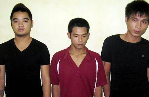 Chú cháu chuyên “mổ” xe đắt tiền 