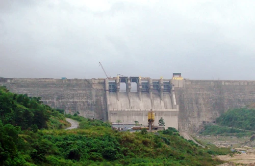 Phát triển “nóng” thủy điện: Lợi năng lượng, tổn thương sinh kế, môi trường