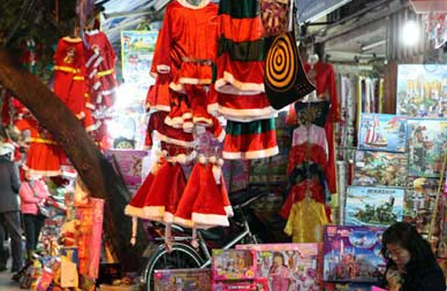 Thị trường quà tặng Noel 2012 kém sôi động vì kinh tế khó khăn