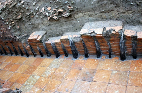Phát hiện dấu tích kiến trúc lạ tại Hoàng thành 