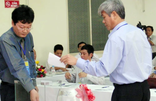 Đất đấu giá “chìm” theo thị trường 