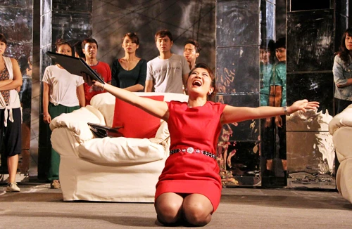 Tấn trò đời trong “Nhà Ôsin”