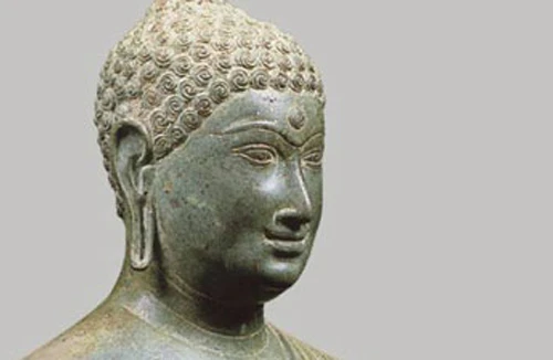 Biến ảo 32 vẻ đẹp trên tượng Phật Đồng Dương 