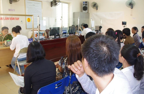 Thực hiện việc thu lệ phí CMND mới 