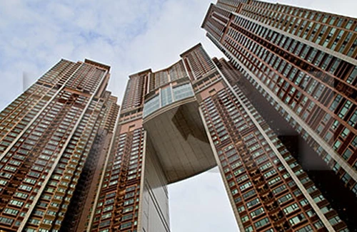 Hồng Kông nơm nớp với “mưa kính”