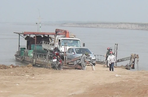 Ngang nhiên hoạt động bất chấp lệnh cấm 