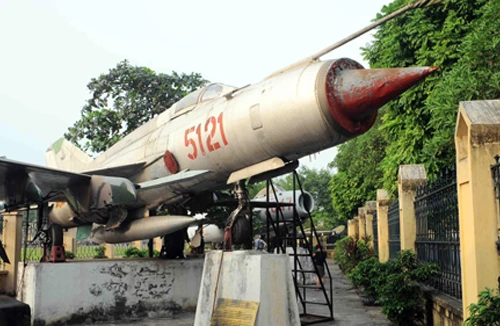 Giữ yên bầu trời Tổ quốc