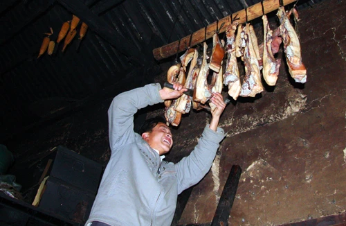 Thưởng “yến tiệc” ở Mồ Sì San 