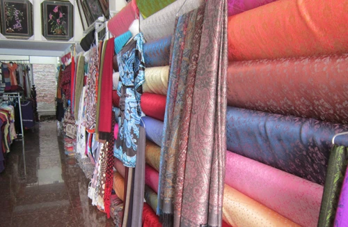 Mai một làng lụa nghìn năm: Tham bát bỏ mâm 