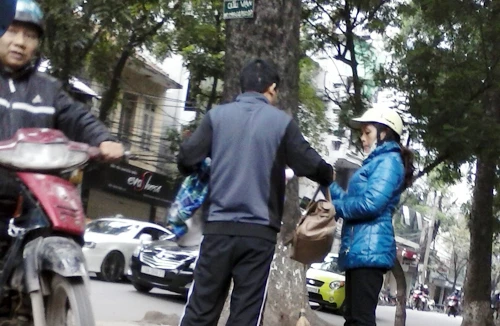 Có bệnh thì phải lụy… “cò”