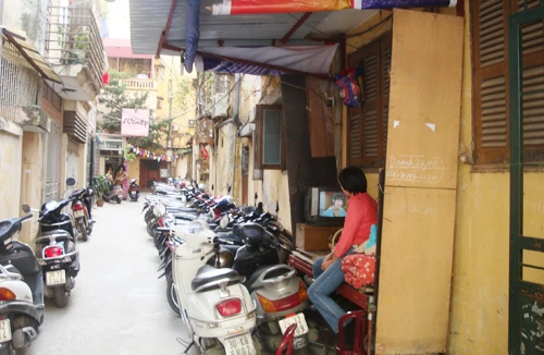 Biến lối đi chung thành điểm trông xe