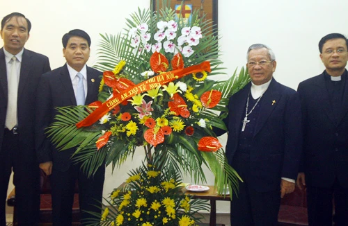 Lãnh đạo CATP chúc mừng cộng đồng giáo dân 