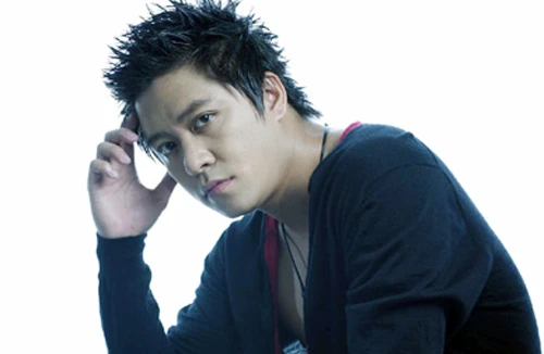 Ca sĩ Tuấn Hưng ngại đóng phim vì sợ bị... “ném đá”! 