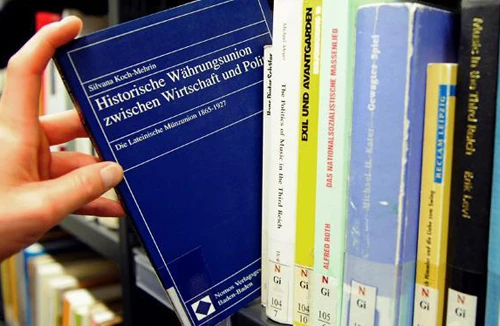 Nghề “săn” đạo văn 