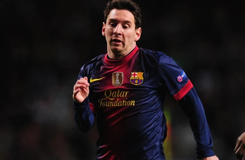 Messi xô đổ kỷ lục ghi bàn của Vua bóng đá Pele