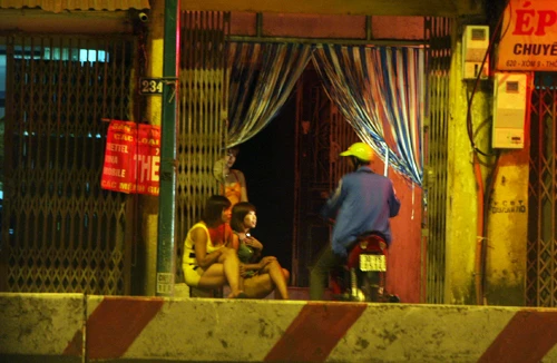 Lo ngại... thả gái bán dâm