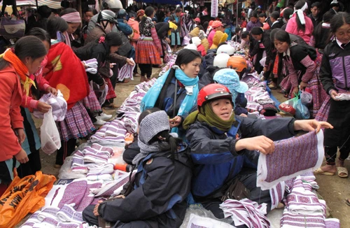 Rực rỡ chợ phiên Pà Cò