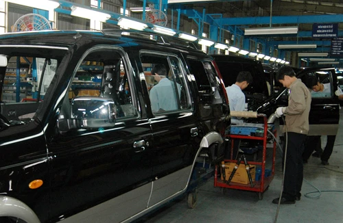 Kinh doanh ô tô, xe máy “gặp hạn” 