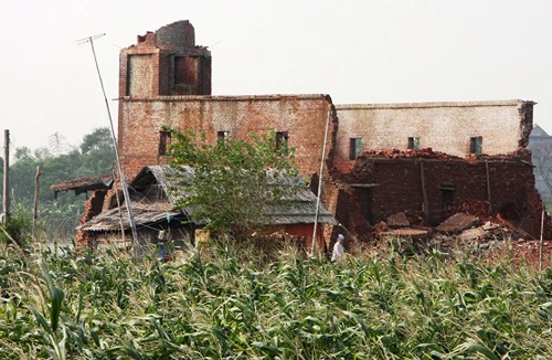 “Quan” xã “đỡ lưng”, lò gạch vô tư hoạt động