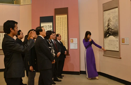 “Nhật ký trong tù” qua thư pháp Hàn Quốc 